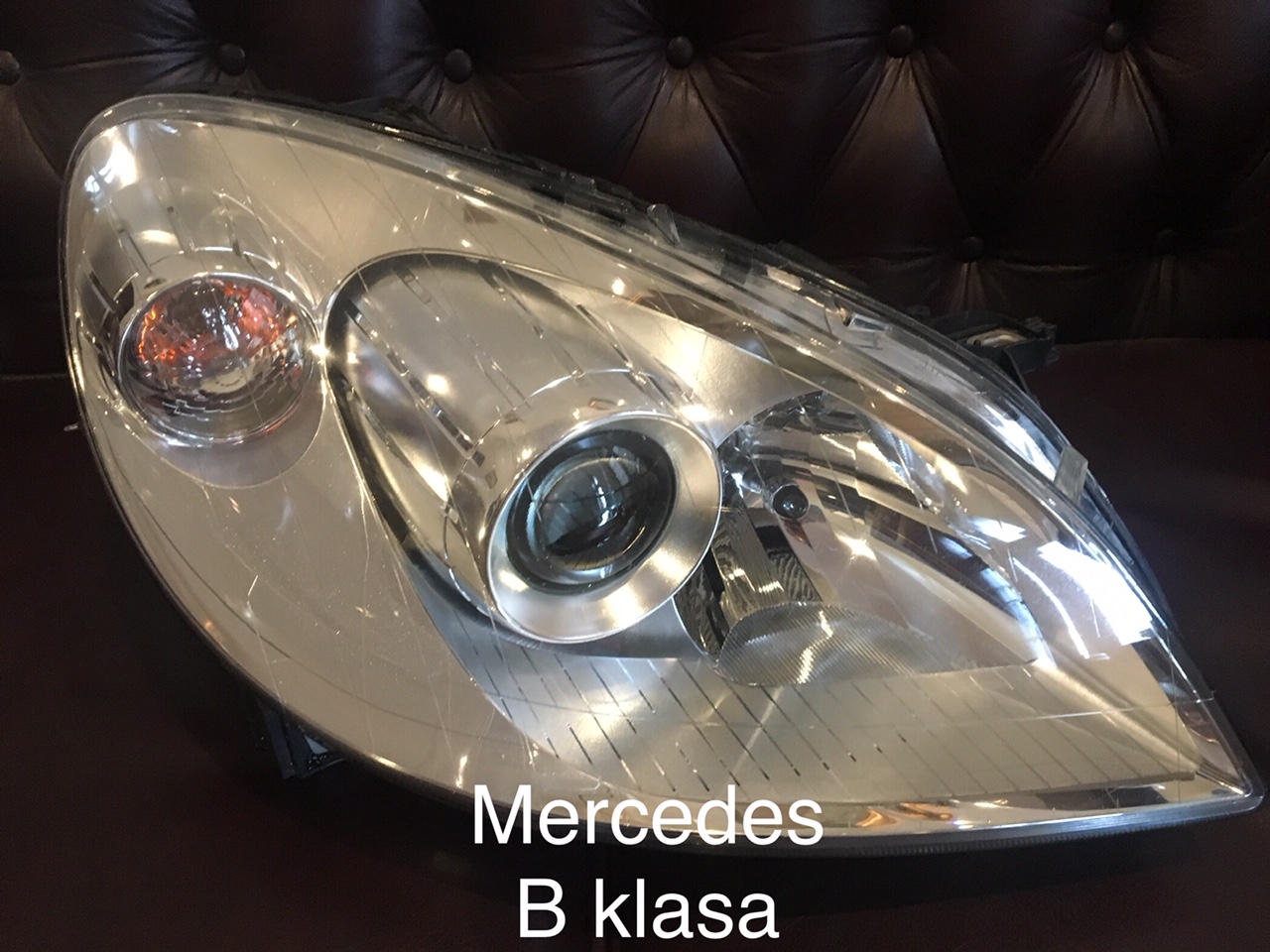 Reflektor Mercedes klasy B po regeneracji